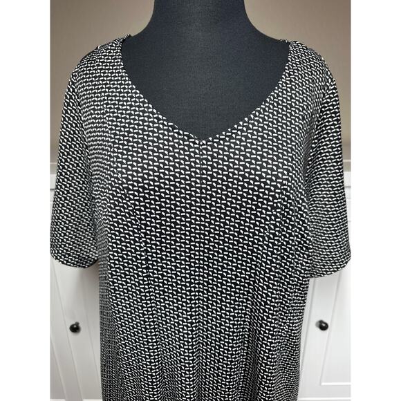 Catherines Plus Size Black White V-Neck Midi Pleated Flowy Dress 1X / 18/20W - Picture 2 of 13